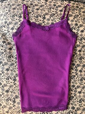 Faded Glory purple lace trimmed ribbed y2k camisole with adjustable straps M